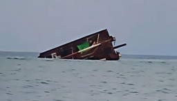 Kapal Tongkang Trand Asia Bocor dan Tenggelam di Perairan Arjasa Sumenep