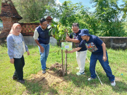 Sambut HPN 2026, PWI Gresik Ajak Kalangan Industri dan Pemada Tanam Pohon