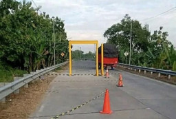 Cegah Kerusakan Infrastruktur, Pemkab Bojonegoro Pasang Portal di Jembatan Terusan Blora