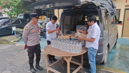 Satreskrim Polres Sampang Gagalkan Penyelundupan 12 Karton Arak Bali