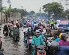 Banjir Lumpuhkan Jalur Surabaya–Gresik Tambak Osowilangun, Berikut Jalur Alternatif yang Bisa Dilewati
