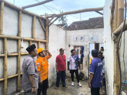 Dua Rumah Warga Puger-Jember Ambruk, Terdampak Gempa dan Angin Kencang