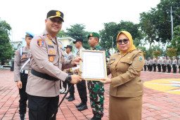 17 Polisi dan 2 Masyarakat Terima Penghargaan dari Kapolres Gresik