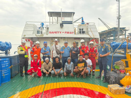 Kapal Suplai Off SHore PHE WMO Selamatkan ABK KLM Tirta Abadi di Perairan Gresik
