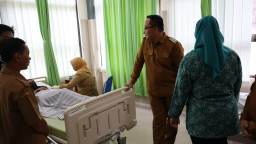 Perkuat Penanganan Stunting, Wabup Alif Tinjau Pelayanan KB di Puskesmas Sangkapura