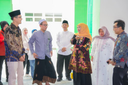 Tinjau RSUD Syamrabu Bangkalan, Gubernur Khofifah Apresiasi Inovasi Farmasi Robotik