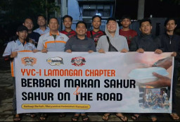 Sapa Warga di Penghujung Malam, YVC-I JT Lamongan Tebar Ratusan Paket Sahur