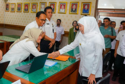 Khofifah Minta Perusahaan di Jatim Tuntaskan Pembayaran THR Paling Lambat H-7 Lebaran