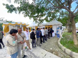 Wujud Kepedulian, KEK JIIPE Gresik dan Tenant Gelar Bazar Ramadan serta Pasar Murah 2.300 Paket Sembako