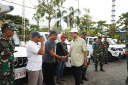 Perkuat Kemandirian Ekonomi Desa, Bupati Yes Distribusikan 50 Unit Truk untuk KDKMP di Lamongan