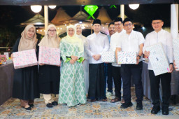 Gubernur Khofifah dan Wagub Emil Dardak Semarakkan Malam ke-29 Ramadhan dengan Qiyamul Lail dan Lomba Olahan Bandeng