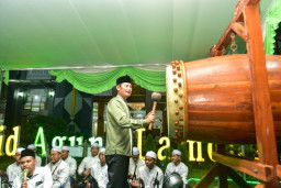 Pimpin Malam Takbiran di Masjid Agung, Bupati Lamongan Pastikan Situasi Aman Kondusif