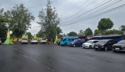 Tetap Setia pada Tradisi: Ribuan Warga Rela Diguyur Hujan Demi Berziarah ke Asta Tinggi