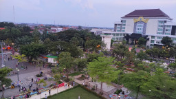 Libur Lebaran, Alun-alun Lamongan Jadi Magnet Wisatawan dengan Fasilitas Lengkap dan Spot Foto Instagramable