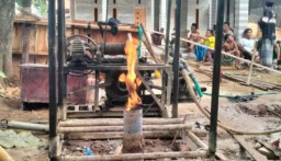 Fenomena Semburan Gas Beraroma Tajam Hebohkan Warga Somangkaan Sumenep