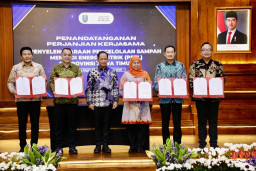 Dukung Solusi Sampah Berkelanjutan, Bupati YES Teken Kerja Sama Pengolahan Sampah Jadi Energi Listrik