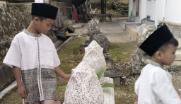 Jejak Doa di Hari Raya, Ziarah Leluhur Hidupkan Makna Lebaran di Sumenep