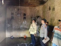 Api Misterius Diduga Muncul dari Lantai, Rumah Warga Jenggawah Jember Lima Kali Terbakar