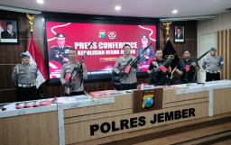 Polisi Bongkar Sarang Sabu di Rumah Kosong Jember, 9 Orang Ditangkap