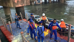 Mayat Lansia Ditemukan Mengapung di Dermaga Petrokimia Gresik, Dievakuasi ke RSUD Ibnu Sina