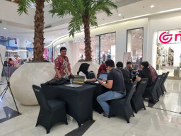 Bayar Pajak Lebih Mudah, Warga Gresik Serbu Stand Pembayaran Pajak di Icon Mall