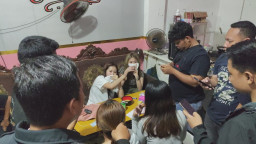 Gerebek Karaoke Liar, Polres Gresik Amankan Puluhan Botol Miras