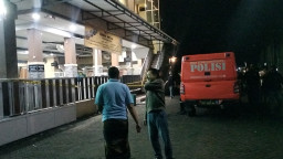 MELEDAK... Jamaah Salat Tarawih Masjid Pesona Jember Panik Dengar Ledakan