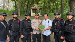 Tim Jibom Gegana Brimob Polda Jatim Musnahkan Mortir Temuan Warga Pingirsari Ponorogo