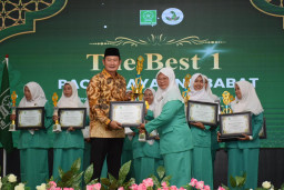 Hadiri Konfercab II Fatayat NU Babat, Pak Yes Soroti Krisis Etika Digital dan Angka Perceraian