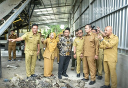 Perkuat Tata Kelola Sampah Modern, Bupati Yes Lakukan Studi Tiru ke TPA Ngipik Gresik