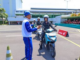 Jago #Cari_Aman Biar Happy: MPM Honda Jatim Bekali Pelajar Malang Tips Berkendara bagi Pemula