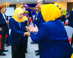 Khofifah Lantik Pengurus IKA UNAIR Jateng: Soroti Pemerataan Dokter Spesialis di Daerah 4T