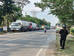 Protes Truk Pemicu Kecelakaan, Warga Puger Jember Ancam Blokade dan Tutup Pabrik Semen Imasco