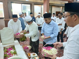 Ziarah ke Gresik, Ketua MPR RI Ahmad Muzani Doakan Bangsa dan Dukung Pengembangan Wisata Religi