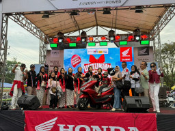 Kejutan Awal Tahun: Konsumen Trenggalek Raih Honda PCX160 dalam Pengundian Program UKH