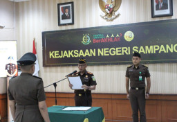 Kajari Sampang Lantik Kasi Pidum Baru, Tekankan Penguatan Sinergi dan Inovasi Pelayanan