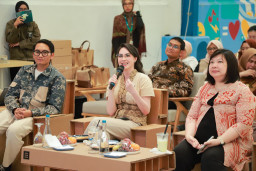 Ketua Dekranasda Jatim Arumi Bachsin Ajak Desainer Muda Jatim Terapkan Sustainable Design Dalam Peringati Hari Kartini