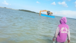 Warga Tapakerbau Kembali Hadang Ekskavator, Tolak Reklamasi Pantai di Sumenep