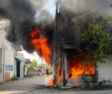 Korsleting Listrik Picu Kebakaran Toko di Ujungpangkah Gresik, Kerugian Ditaksir Rp500 Juta