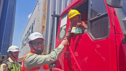 TPS Sosialisasikan Anti Penyuapan ke Sopir Truk, Tegaskan Layanan Bersih Tanpa Pungli