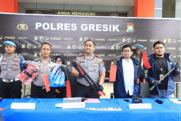 Komplotan Pencuri Kabel Trafo PLN Lintas Daerah Digerebek di Ngawi, Lima Residivis Dibekuk Satreskrim Polres Gresik
