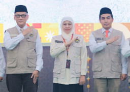 Gubernur Khofifah Dilantik sebagai Koordinator PPIH Embarkasi Surabaya 2026