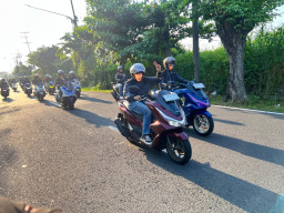 NGASAB Bareng PCX160 RoadSync, Komunitas dan Konsumen Nikmati Riding Santai Keliling Surabaya