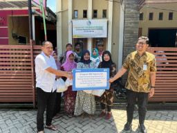 Jaga Daya Beli Pascalebaran, BRI Salurkan Bantuan Sembako Rp260 Juta untuk Warga Gresik