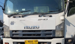 Truk Langgar Aturan Jam Operasional di Jalan Veteran Gresik, Serempet Tiga Mobil