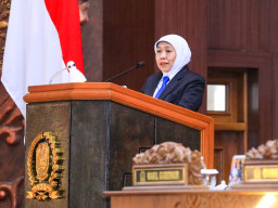 Sampaikan Nota Keuangan APBD 2025, Gubernur Khofifah Paparkan Pendapatan Jatim Tembus 104,6?n Sukses Pertahankan WTP