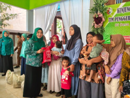 Salurkan Bantuan untuk Warga di Bojonegoro, Bunda Cantika Ajak Kader PKK Jadi Garda Terdepan Cegah Stunting