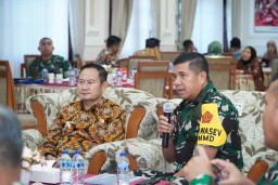 Tinjau TMMD Ke-129 di Desa Tlemang, Tim Wasev Sebut Kegiatan TMMD di Lamongan Selalu Sukses dan Berhasil