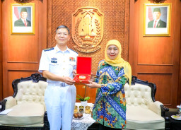 Khofifah Terima Delegasi Armada Angkatan Laut RRT, Perkuat Persahabatan dan Transfer Teknologi Industri Perkapalan