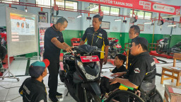 Wujudkan Vokasi Berdampak, SMKS Islam 1 Kota Blitar Bersama MPM Honda Jatim Gelar Pelatihan Mekanik Bagi Komunitas DMI